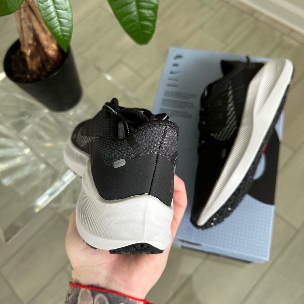 NEW NIKE RUNNERS BLACK GREY 🐺 - Picture 3 of 3